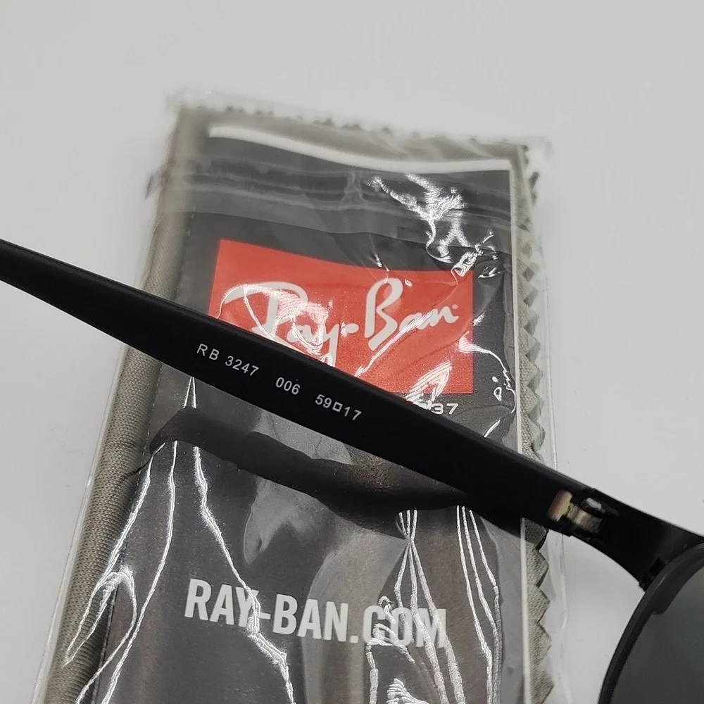 Ray-Ban Brown‎ Leather Sunglasses And Case